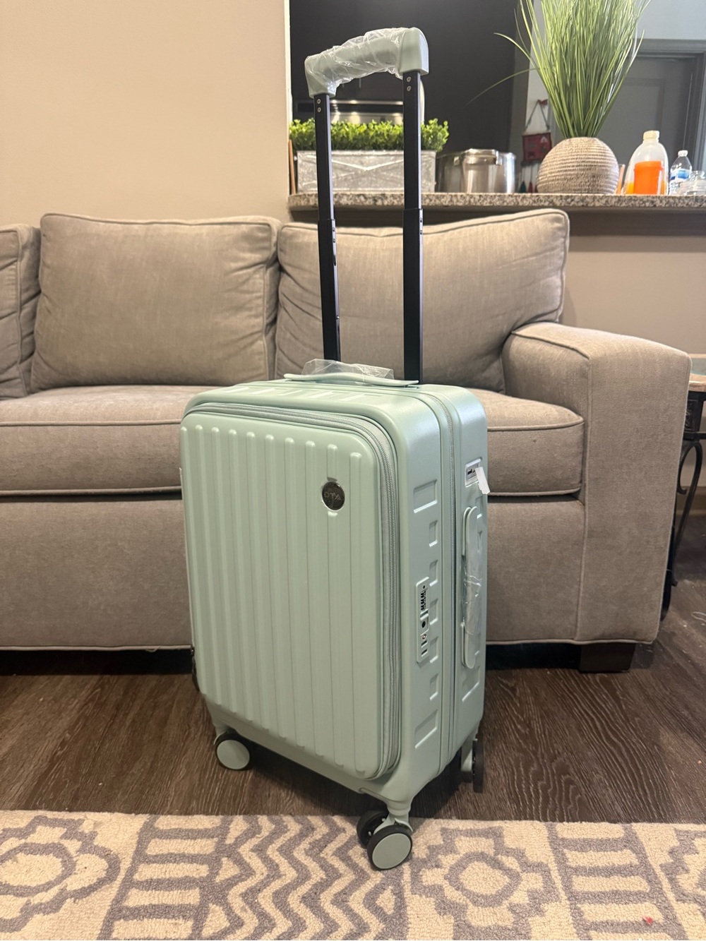 Hardshell Carry-On Spinner Luggage airport approved with usb typec charger &cup